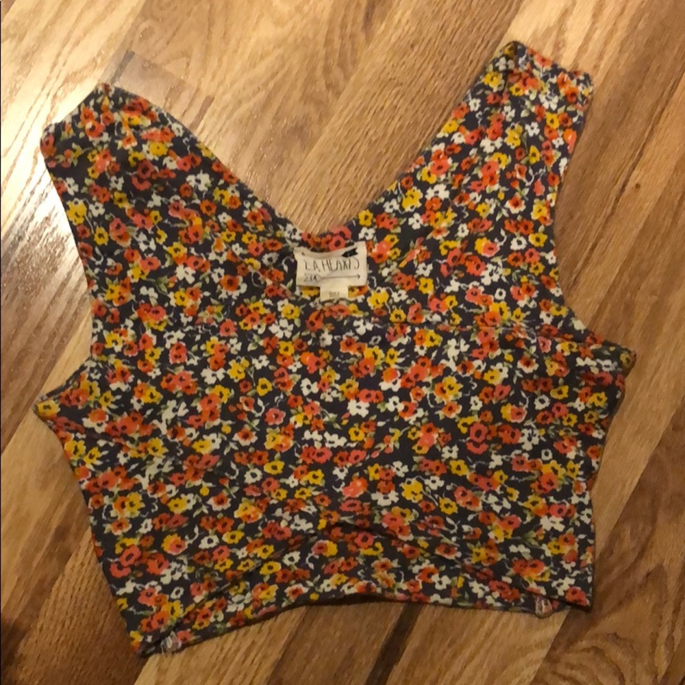 Cropped flowery shirt